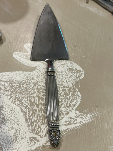 Silver-plated cake or pie server with ornate handle