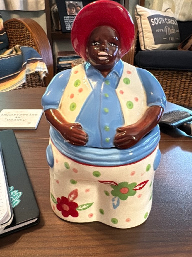Ceramic cookie jar titled 'Mamy Biscuit Jar' by Villa d'Este