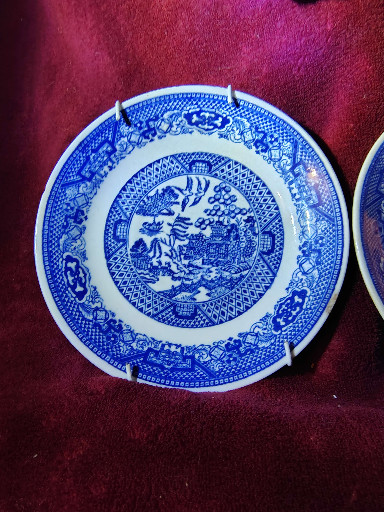 Ceramic plate in Blue Willow pattern by Royal China