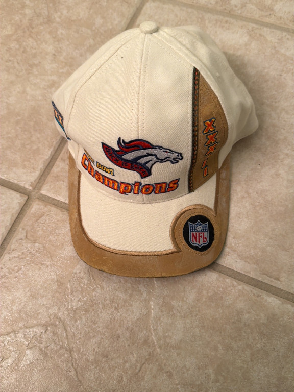 Official NFL Denver Broncos Super Bowl XXXIII Champions commemorative cap