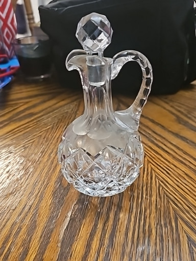 Cut crystal glass cruet with faceted stopper