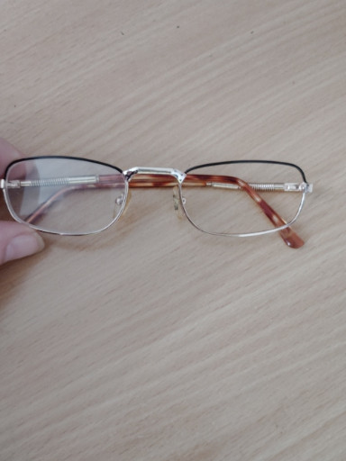 Halbrand-Lesebrille aus Metall mit goldenem Rahmen und schildpattfarbenen Bügeln