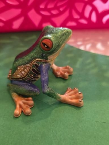 Enameled metal tree frog trinket box with Swarovski crystals by Rucinni