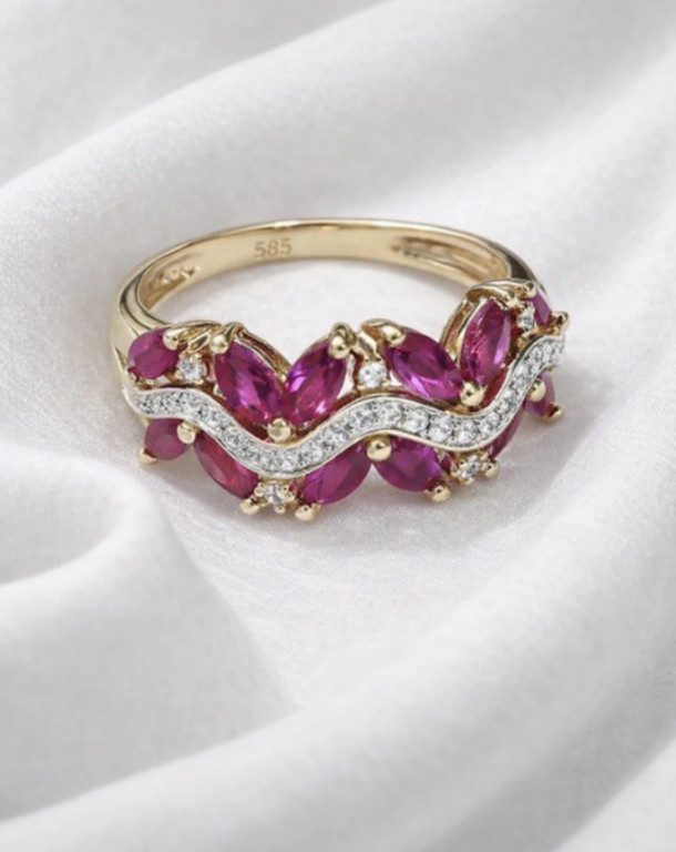 585 Gelbgold Ring mit Rubinen und Diamanten