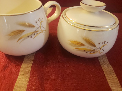 Porcelain creamer and sugar bowl set with 'Golden Wheat' pattern by Homer Laughlin