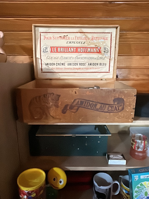 Caisse en bois vintage pour amidon 'Le Brillant Hoffmann'