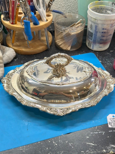 Silverplate covered oval serving dish 'Grande Baroque' by Wallace