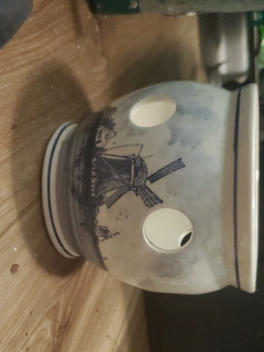 Ceramic planter pot with hand-painted Delft blue windmill design from Holland