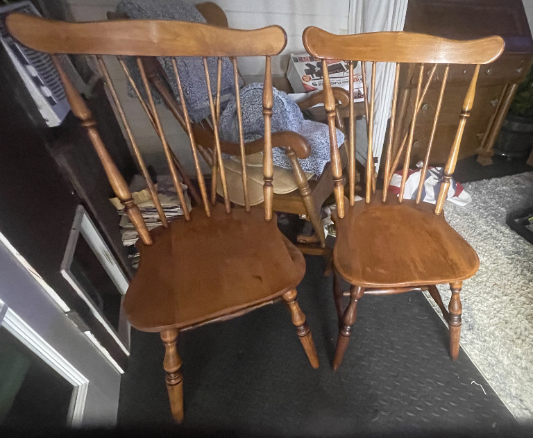Matched pair of maple Windsor brace-back dining chairs from the Ethan Allen Heirloom Duxbury collection