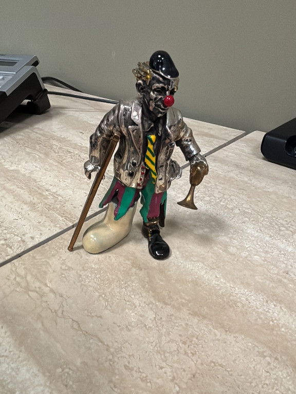 Statuetta in argento di un clown con tromba di Vittorio Angini o Sorini