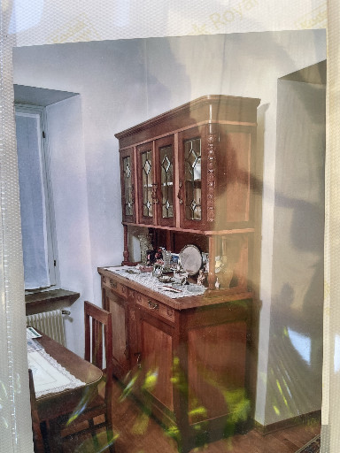 Credenza a due corpi in noce stile Liberty/Art Nouveau