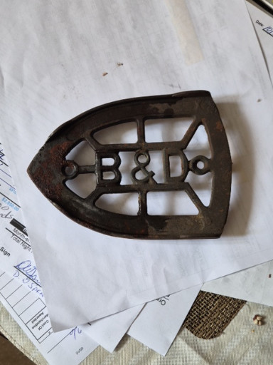 Cast iron trivet marked 'B&D' by Bless & Drake