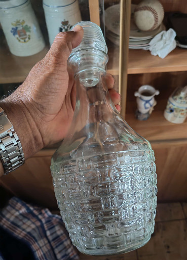 Jarra de cristal prensado con diseño de cesta tejida o 'waffle', con tapón de vidrio