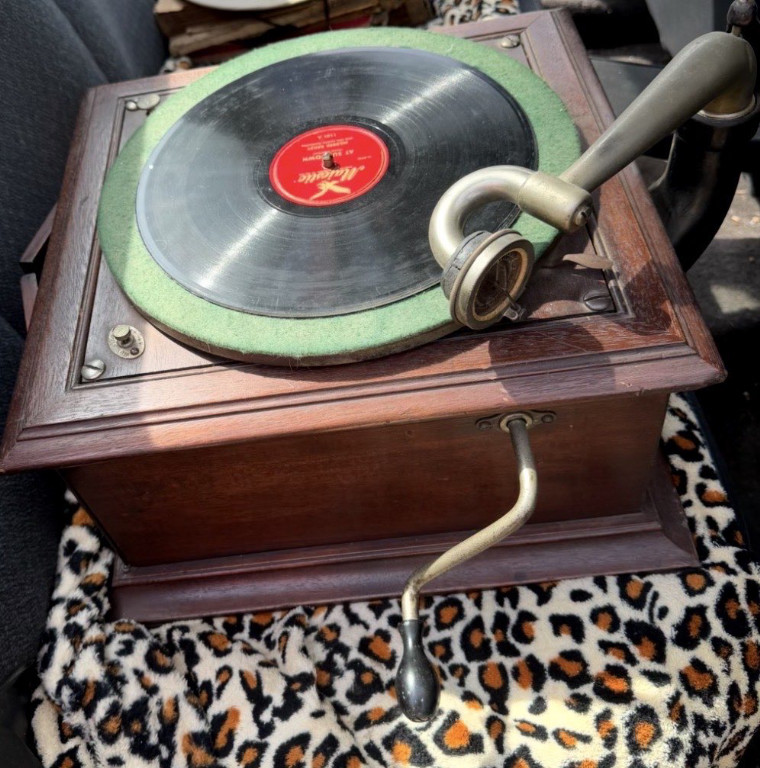 Wooden tabletop phonograph (gramophone) with hand crank, likely Victor Talking Machine Company