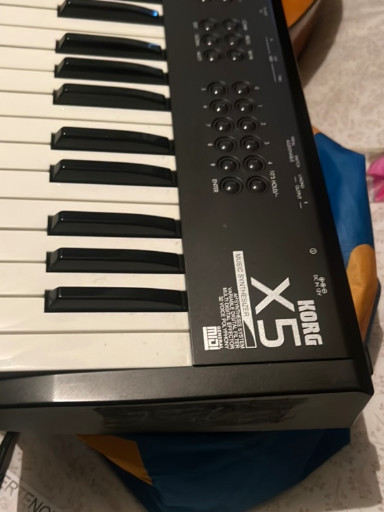 Korg X5 61-key digital music synthesizer