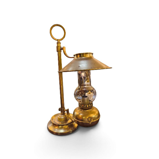 Lampe à huile de table en laiton avec réservoir en verre et abat-jour conique