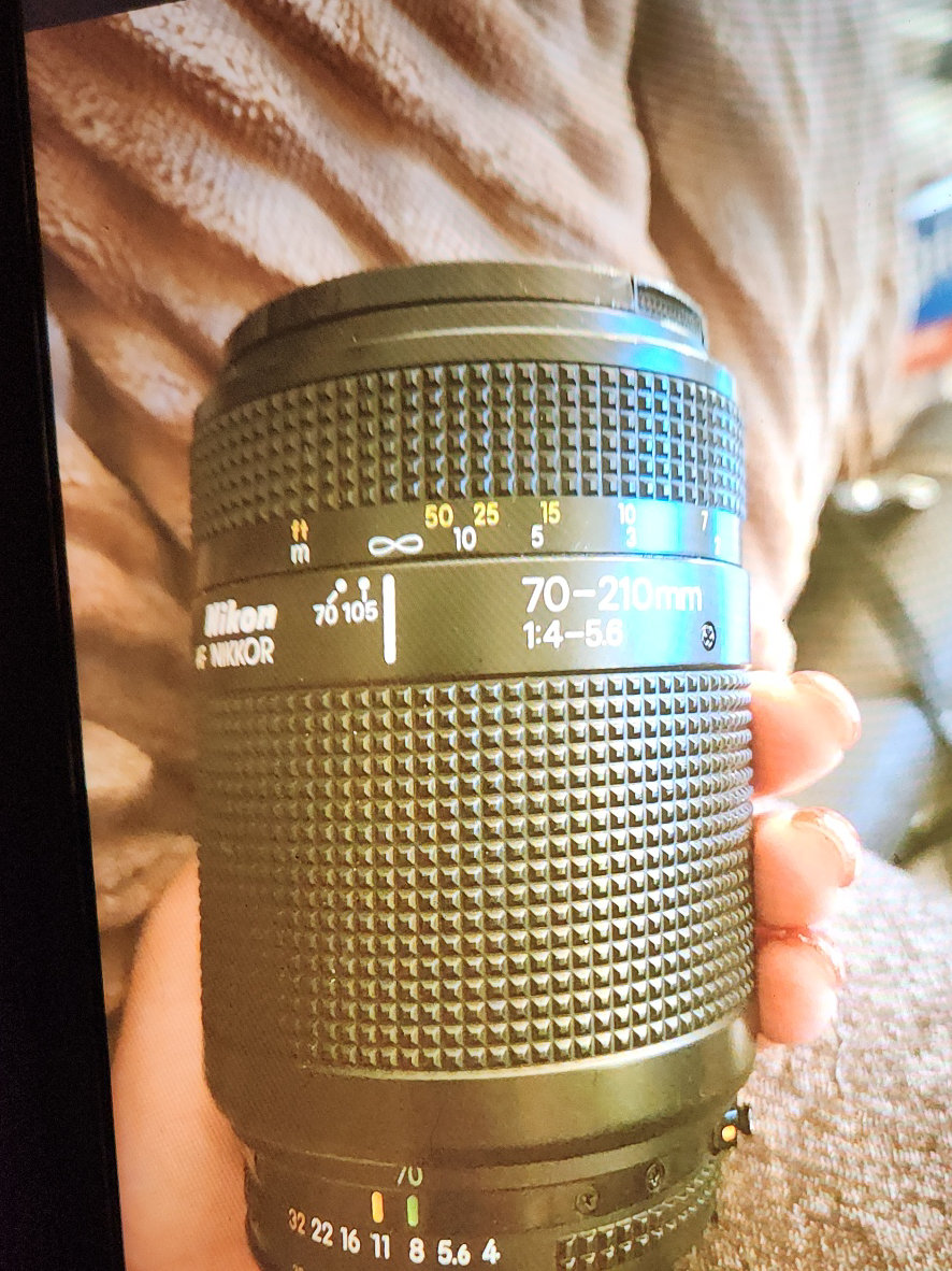 Nikon AF Nikkor 70-210mm f/4-5.6 telephoto zoom lens
