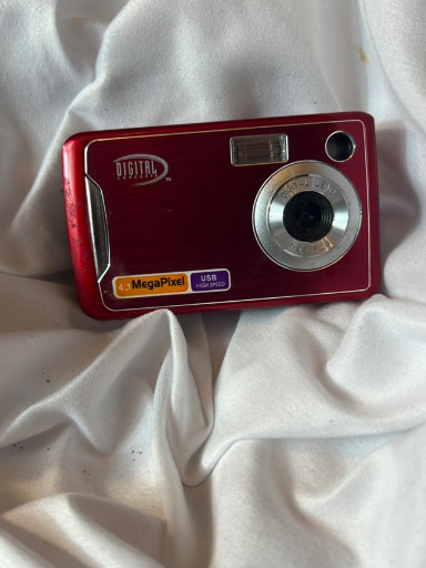 Digital Concepts 4.1 Megapixel compact digital camera in red