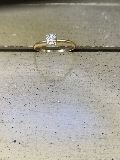 10K yellow gold solitaire engagement ring with round brilliant-cut diamond