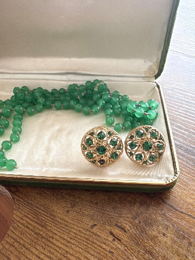Vintage jade bead necklace with gold-tone filigree earrings featuring green stones
