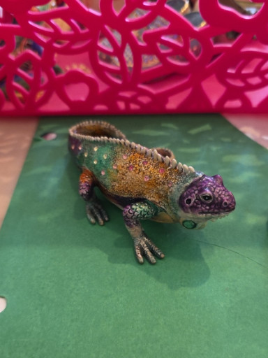 Bejeweled enamel iguana trinket box by Kalifano
