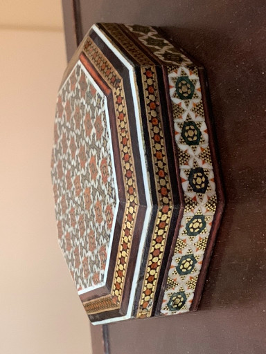 Boîte à bijoux hexagonale en marqueterie Khatam persane avec incrustation de nacre et bois