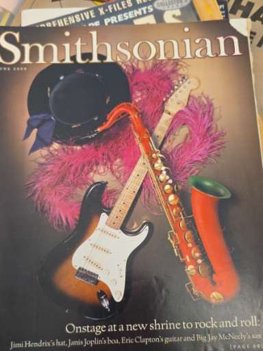 Smithsonian Magazine, June 2000 issue featuring 'Onstage at a new shrine to rock and roll'