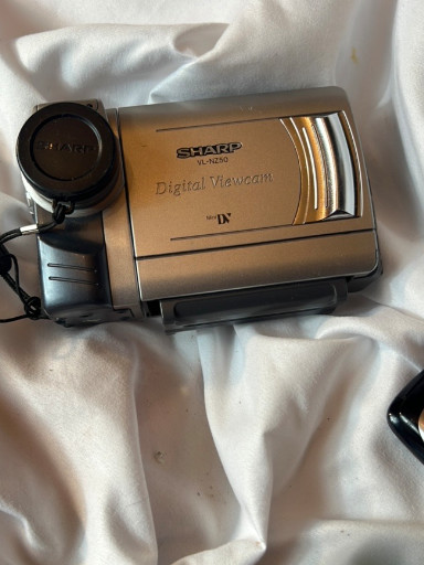 Sharp VL-NZ100 Digital Viewcam MiniDV camcorder