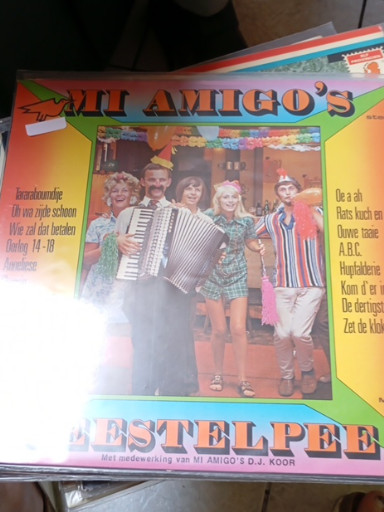 Vinyl LP 'Bestelpee' door de Nederlandse muziekgroep Vi Amigo's