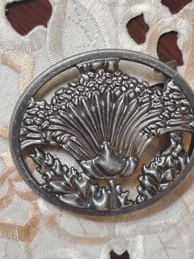 Silver-toned metal Art Deco style belt buckle or dress clip with floral shell motif