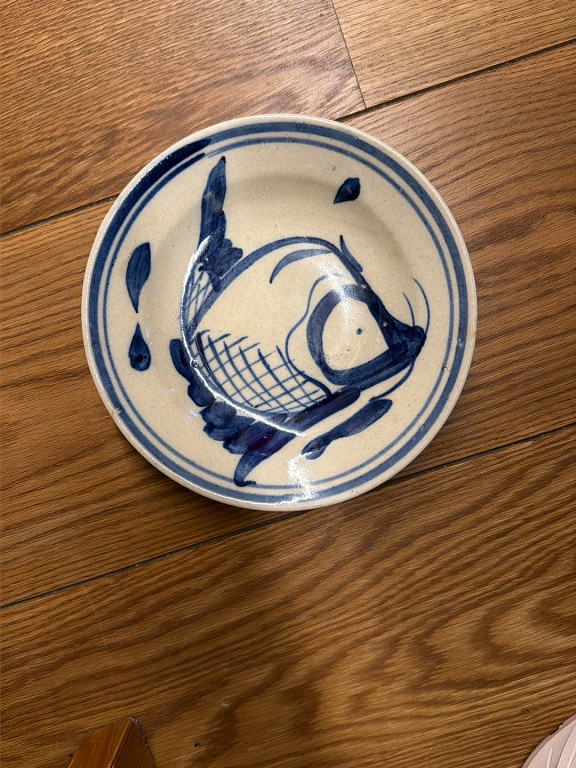 Bol en céramique peint à la main avec motif de poisson koi en bleu cobalt