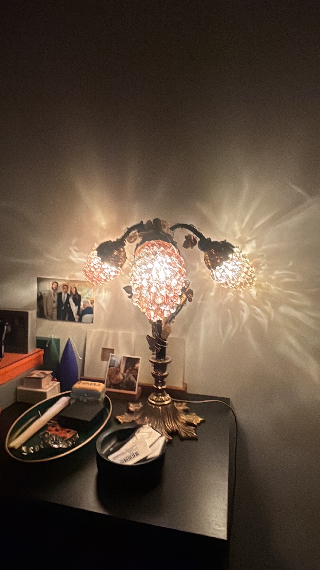 Lampada da tavolo in bronzo con paralumi in vetro di Murano a forma di grappoli d'uva