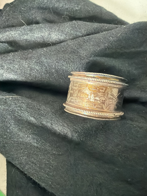 Silver napkin ring with engraved floral decoration