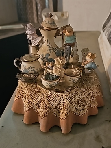 Porcelain music box titled 'It's Tea-lightful' by Enesco