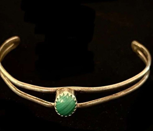 Sterling silver cuff bracelet with malachite cabochon, Navajo style