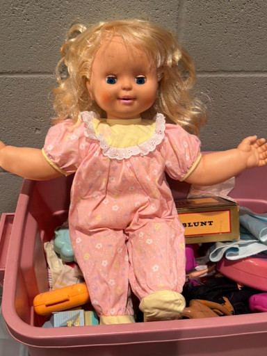 Plastic interactive doll 'Baby Loves to Talk' by Toy Biz
