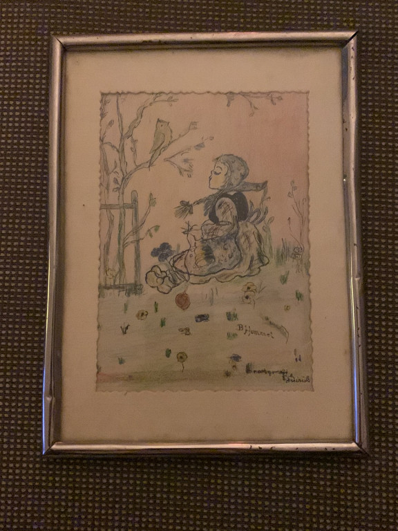Aquarelle ou dessin coloré représentant une jeune fille assise dans un pré avec des fleurs, style illustration de livre pour enfants, artiste non identifié
