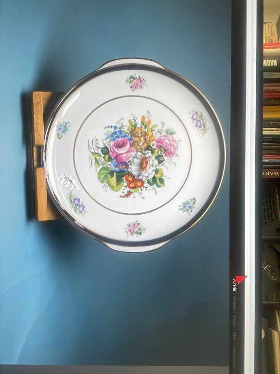 Piatto decorativo in porcellana dipinto a mano con bouquet floreale