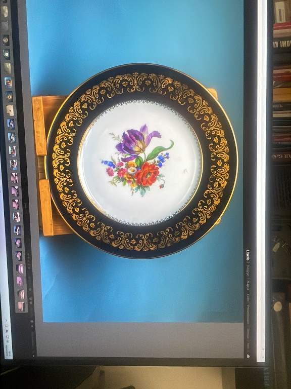 Piatto decorativo in porcellana con bordo cobalto e decorazione floreale dipinta a mano di Hutschenreuther Hohenberg