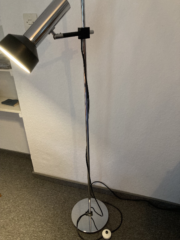 Verstellbare Stehlampe aus verchromtem Metall im Mid-Century-Modern-Stil