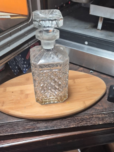 Crystal glass decanter with diamond-cut pattern and stopper