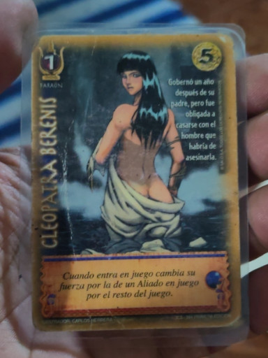 Carta coleccionable 'Cleopatra Berenis' del juego Mitos y Leyendas, expansión Encrucijada