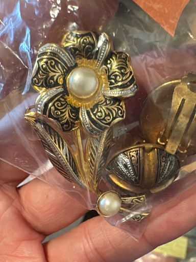 Vintage Damascene gold-tone floral brooch with faux pearl center