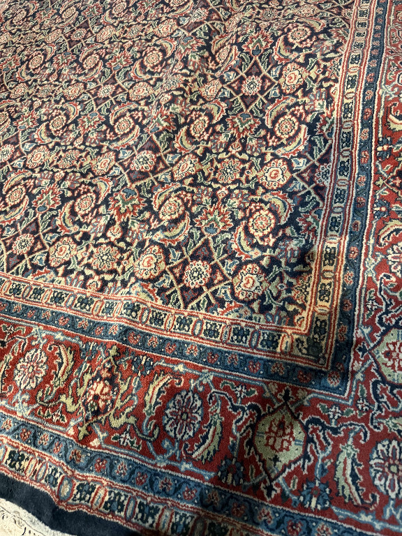 Handmade wool rug with floral pattern