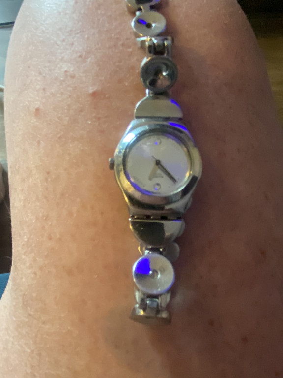 Montre-bracelet pour femme Swatch Irony en acier inoxydable