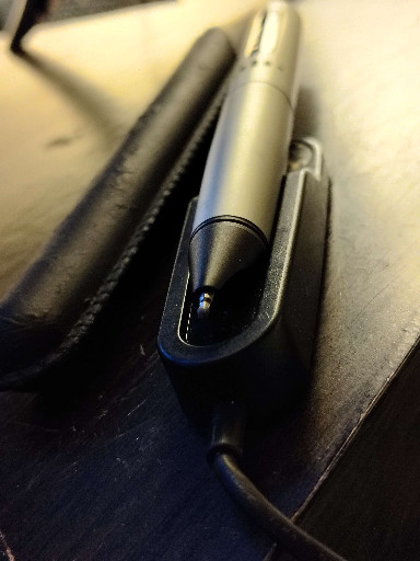 Livescribe Pulse Smartpen 4GB digital pen with leather case