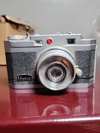Petri 2.8 Color Corrected Super 35mm rangefinder camera by Kuribayashi