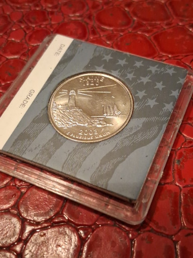 2003-P Maine State Quarter with DDO (Doubled Die Obverse) error, gold-plated, in commemorative display case