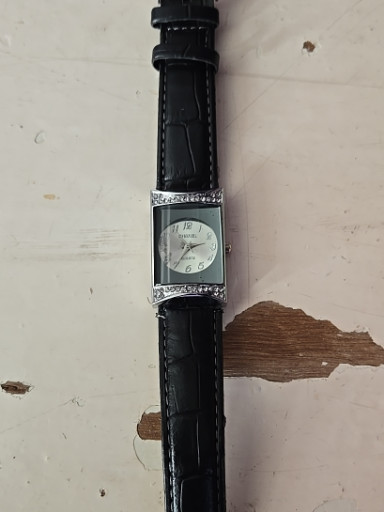 Ladies' rectangular wristwatch with mother-of-pearl dial and diamond-set bezel on black leather strap
