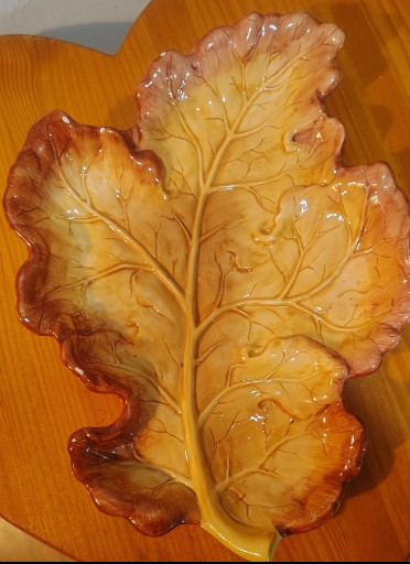 Ceramic leaf-shaped dish by Bordallo Pinheiro
